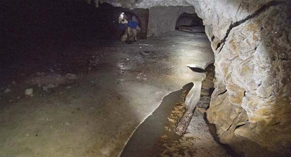 Tualeti sökdülər, altından çıxanlar hər kəsi şok etdi - FOTOLAR