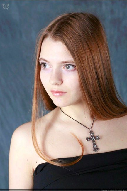 Biznesmen modeli 7 il seks köləsi kimi saxladı - FOTOLAR