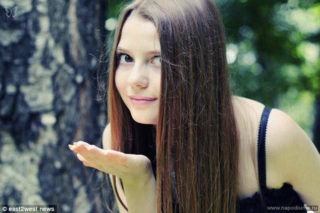 Biznesmen modeli 7 il seks köləsi kimi saxladı - FOTOLAR