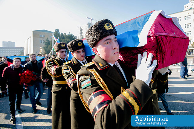 Zakir Həsənov və Mədət Quliyev şəhid Çingizlə vida mərasimində - FOTOLAR