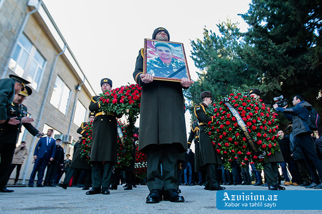 Zakir Həsənov və Mədət Quliyev şəhid Çingizlə vida mərasimində - FOTOLAR