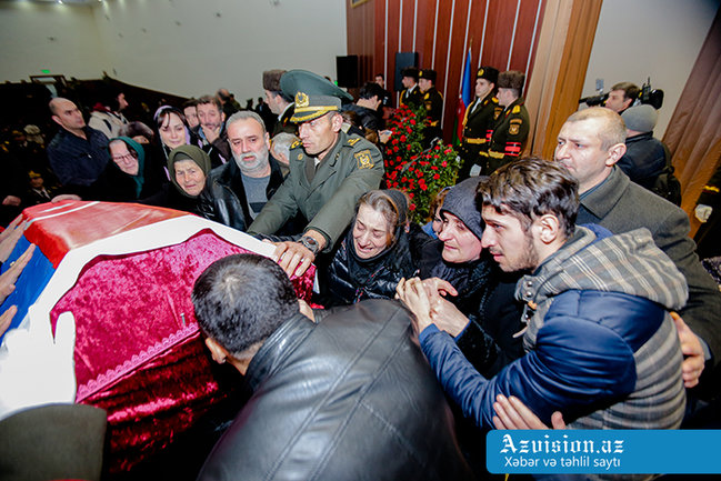 Zakir Həsənov və Mədət Quliyev şəhid Çingizlə vida mərasimində - FOTOLAR