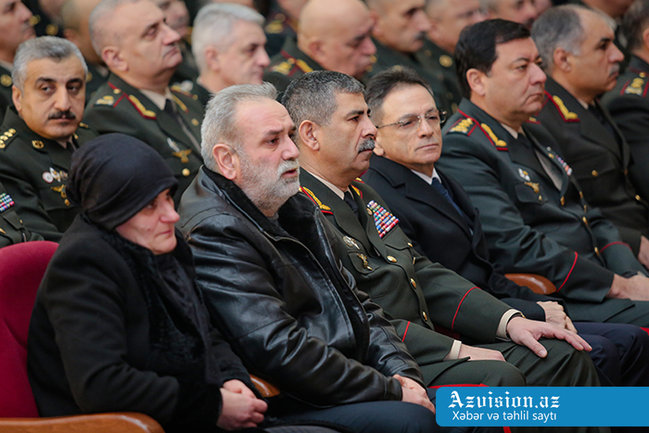 Zakir Həsənov və Mədət Quliyev şəhid Çingizlə vida mərasimində - FOTOLAR