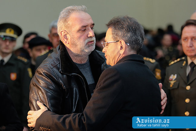 Zakir Həsənov və Mədət Quliyev şəhid Çingizlə vida mərasimində - FOTOLAR
