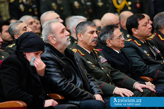 Zakir Həsənov və Mədət Quliyev şəhid Çingizlə vida mərasimində - FOTOLAR