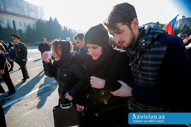 Zakir Həsənov və Mədət Quliyev şəhid Çingizlə vida mərasimində - FOTOLAR