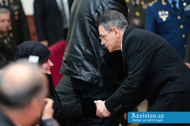 Zakir Həsənov və Mədət Quliyev şəhid Çingizlə vida mərasimində - FOTOLAR