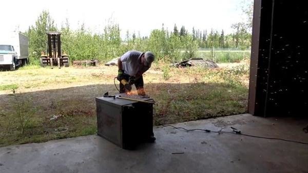 30 illik kassanın içindən çıxanları görəndə gözlərinə inanmadı - FOTO