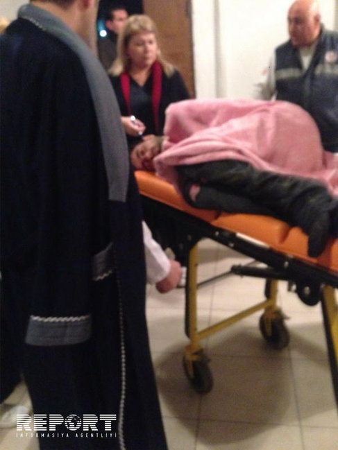 Bakıda küçədə huşsuz, çılpaq kişi tapılıb - FOTOLAR