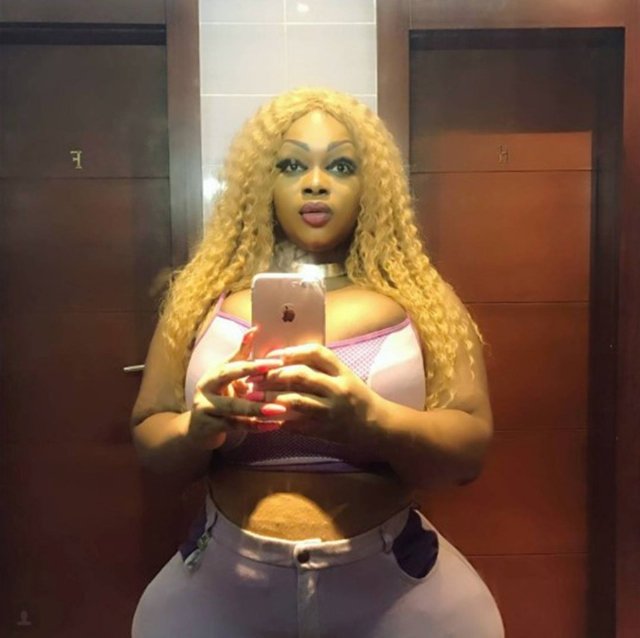 Böyük poposu ilə Kardaşyana meydan oxudu - FOTOLAR + VİDEO