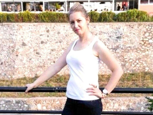 Yolda yanan lüt qızı görənlər dəhşətə gəldilər - VİDEO - FOTO