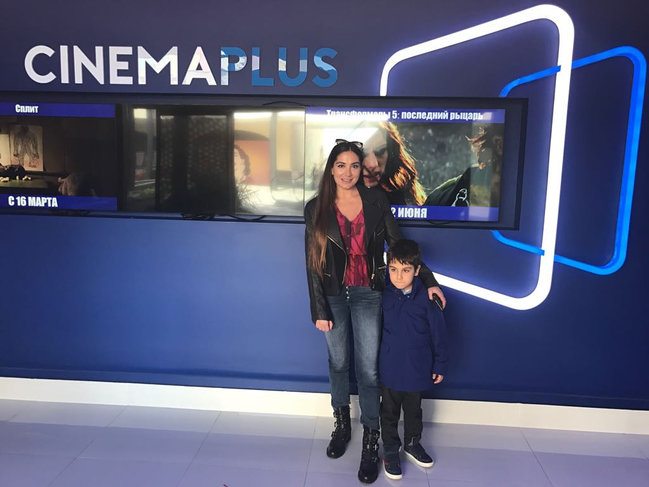 Arzu Əliyeva oğlu ilə kinoteatrda - FOTO