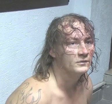 İnternetdə qadınla tanış olan