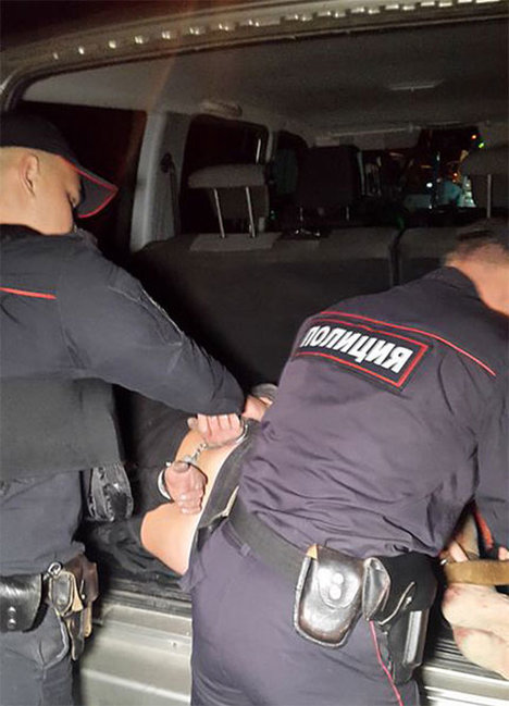 İnternetdə qadınla tanış olan