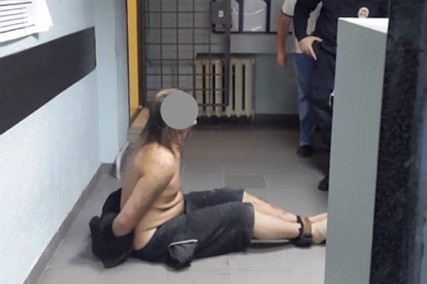 İnternetdə qadınla tanış olan