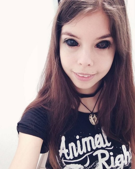 Gözlərinin içinə tatu vurduran gənc qız görmə qabiliyyətini itirdi - FOTOLAR