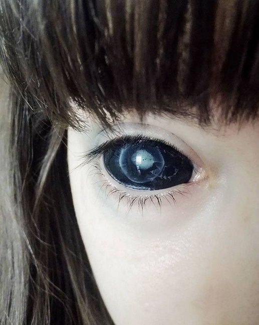 Gözlərinin içinə tatu vurduran gənc qız görmə qabiliyyətini itirdi - FOTOLAR