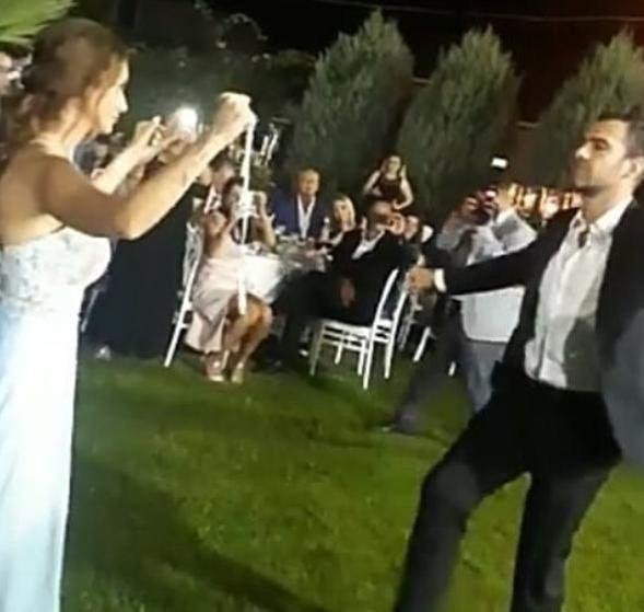 Aktrisanın nişanından FOTOLAR