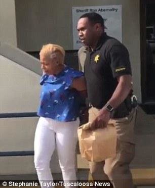 Haydı, boşan arvadından, məni al - Facebook-da canlı yayımda atəş açdı - FOTO