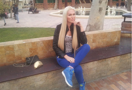 Azərbaycanlı transseksual əri tərəfindən d&ouml;y&uuml;ld&uuml; - VİDEO