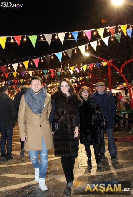 Azərbaycanlı müğənni xanımı ilə - FOTOLAR