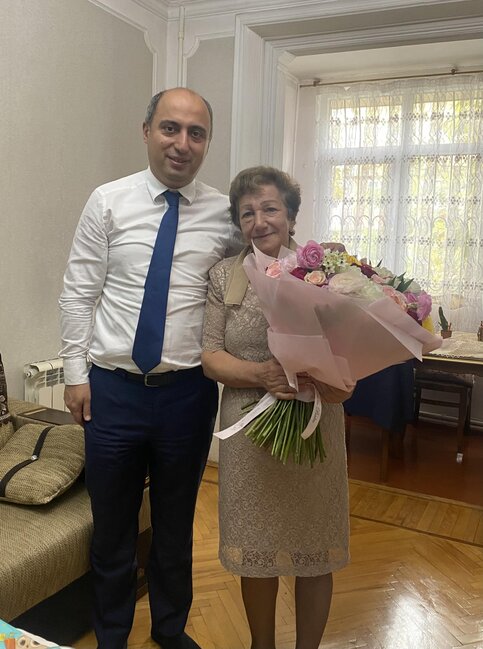 Nazir Emin Əmrullayev ilk müəllimini ziyarət edib - FOTO