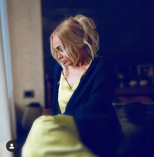 Nura Suri şort geyinib fotosessiya etdirdi, ağılları başdan aldı - FOTOLAR