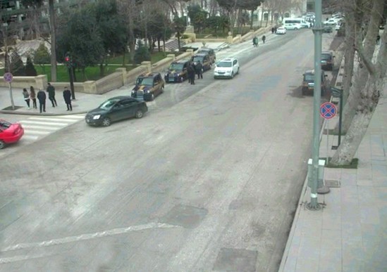 Mərkəzi küçələrindən birində nəqliyyatın hərəkəti bərpa olundu