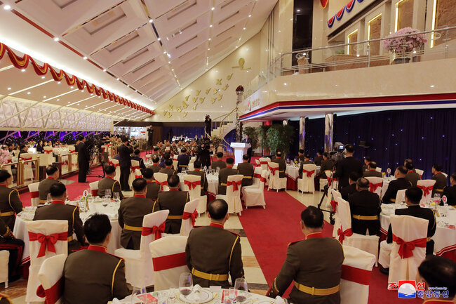 Kim Çen In qızı və həyat yoldaşı ilə tədbirə qatıldı - FOTOLAR