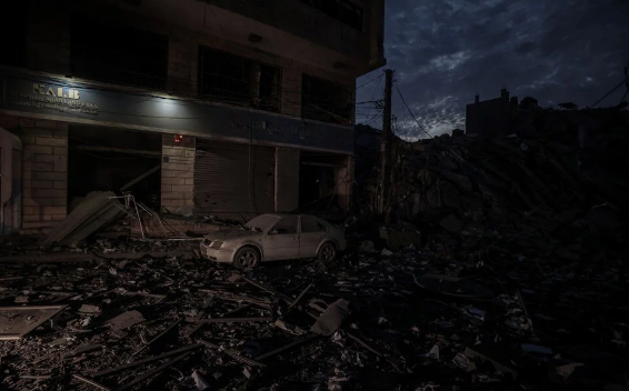 Qəzzadan dəhşət saçan FOTOLAR: Şəhər dağılır