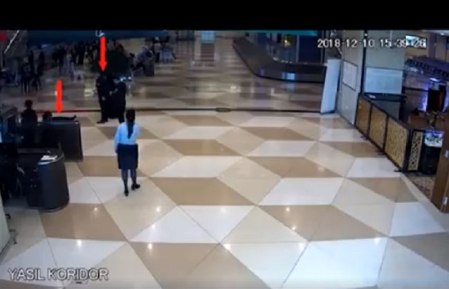 Bakı aeraportunda şok olay: Dubaydan gələn qadın tualetə girib çadra geyindi və... (VİDEO)
