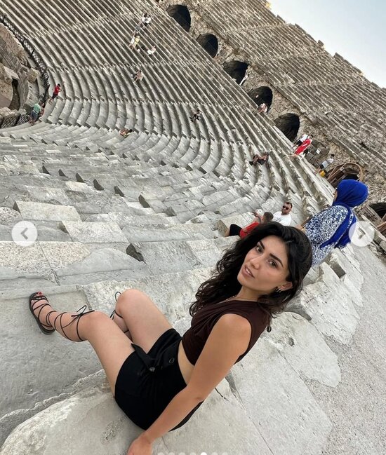 Bu da Ülviranın modelə bənzəyən HƏKİM QIZI - Gözəlliyi ilə HEYRAN EDİR - FOTO