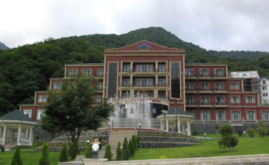 Azərbaycanın məşhur oteli bağlandı - Səbəb