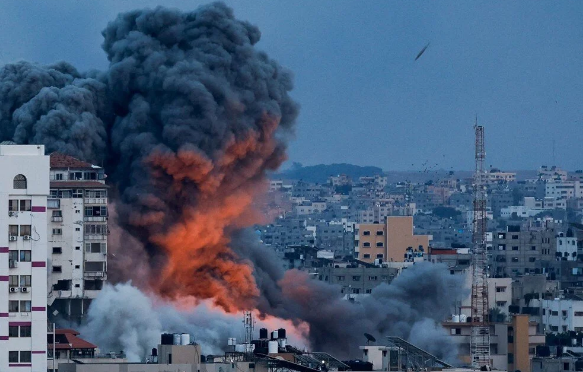 Qəzzadan dəhşət saçan FOTOLAR: Şəhər dağılır