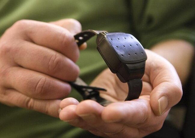 Elektron qolbaq daşıyacaq şəxslərin siyahısı artırılıb