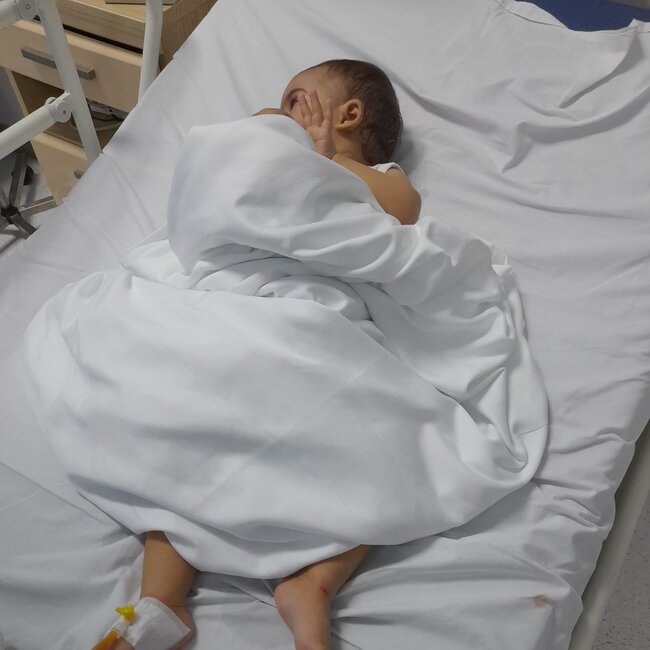 7 dəfə əməliyyat olunan balaca Rənanın dəstəyə ehtiyacı var - FOTO