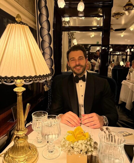 Hande Erçel və Hakan Sabancı Paris-Roma qatarında- FOTOLAR