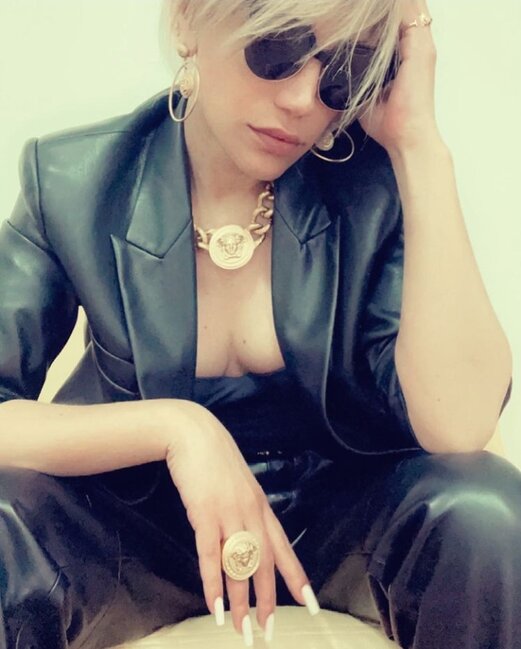 Röya dərin sinə dekoltesi ilə DİQQƏT ÇƏKDİ - FOTO