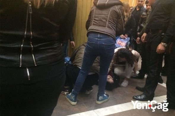 Bakı metrosunda HƏYƏCANLI ANLAR: Gənc qız özünü qatarın altına atmaq istədi – FOTO