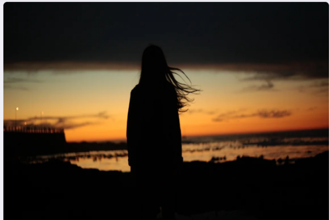 Bakıda 16 yaşlı qız İTKİN DÜŞDÜ