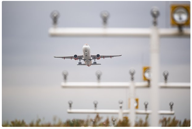 Sərnişin təyyarəsində bomba iddiası çaxnaşma yaratdı
