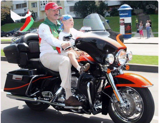 Lukaşenko Amerika motosikleti sürür