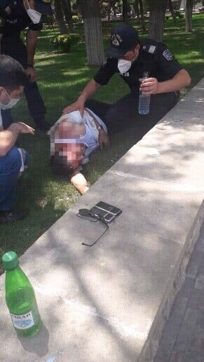 Bakıda küçədə başından və qulağından qan axan kişi aşkarlandı - FOTO