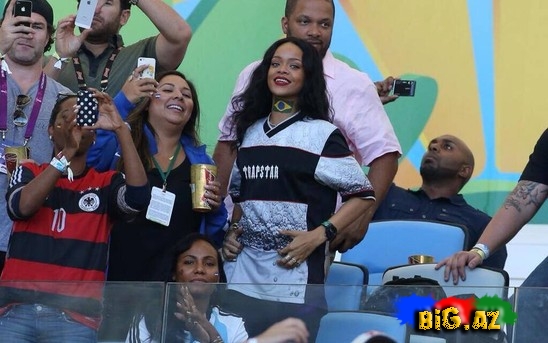 Rihannanın Almaniya sevinci - FOTO
