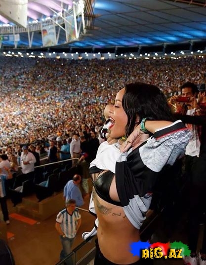Rihannanın Almaniya sevinci - FOTO