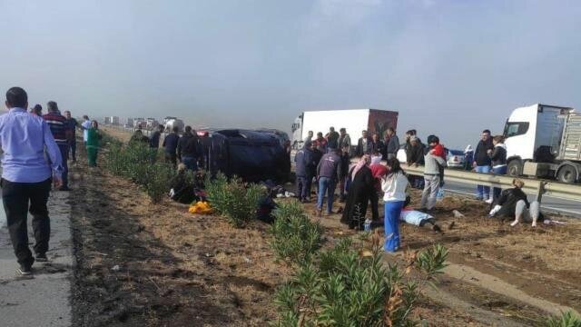 Türkiyədə mikroavtobus qəzaya uğrayıb, ölən və yaralananlar var - FOTO