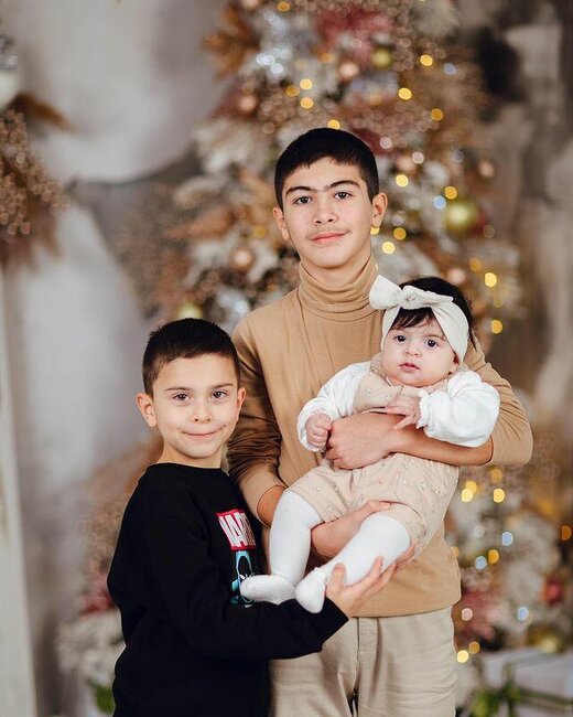 Azərbaycanlı məşhur ilk evlilikdən olan övladlarını ikinci ailəsinin içinə gətirdi - FOTO