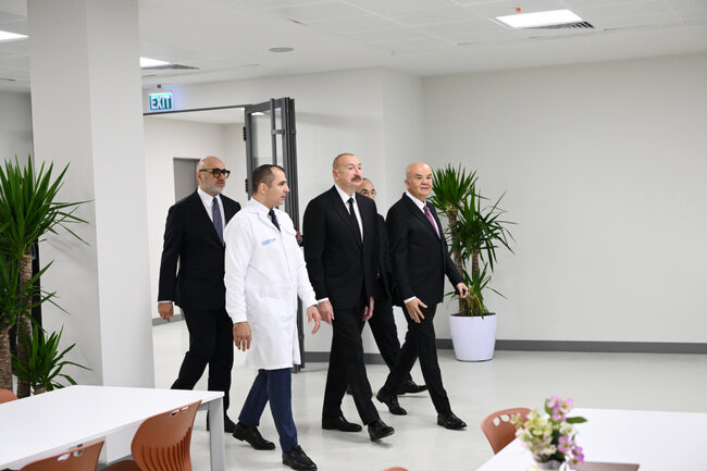 Prezident dərman istehsalı müəssisəsinin açılışında - Fotolar