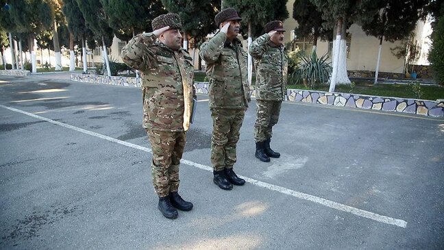 Müdafiə naziri bu bazanın döyüş hazırlığını yoxladı - FOTO