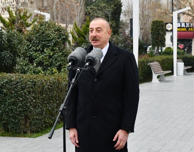 Prezident Tofiq Quliyevin abidəsinin açılışına qatıldı - FOTOLAR